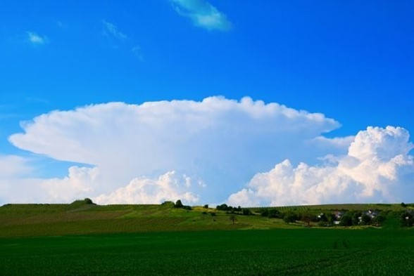 Thunderstorm cloud